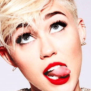 Elizabeth Banks Whohaha-Miley Cyrus